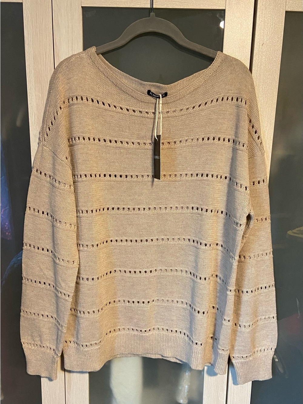 Hollow-out pointe knit Sweater